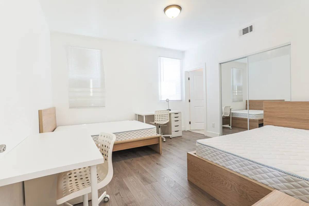 Apartment for rent at 1369 W 36th St, Los Angeles, CA 90007
