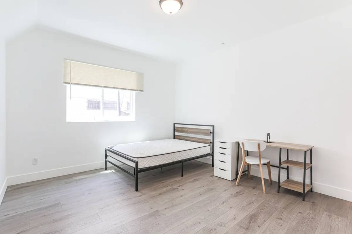 Apartment for rent at 1369 W 36th St, Los Angeles, CA 90007