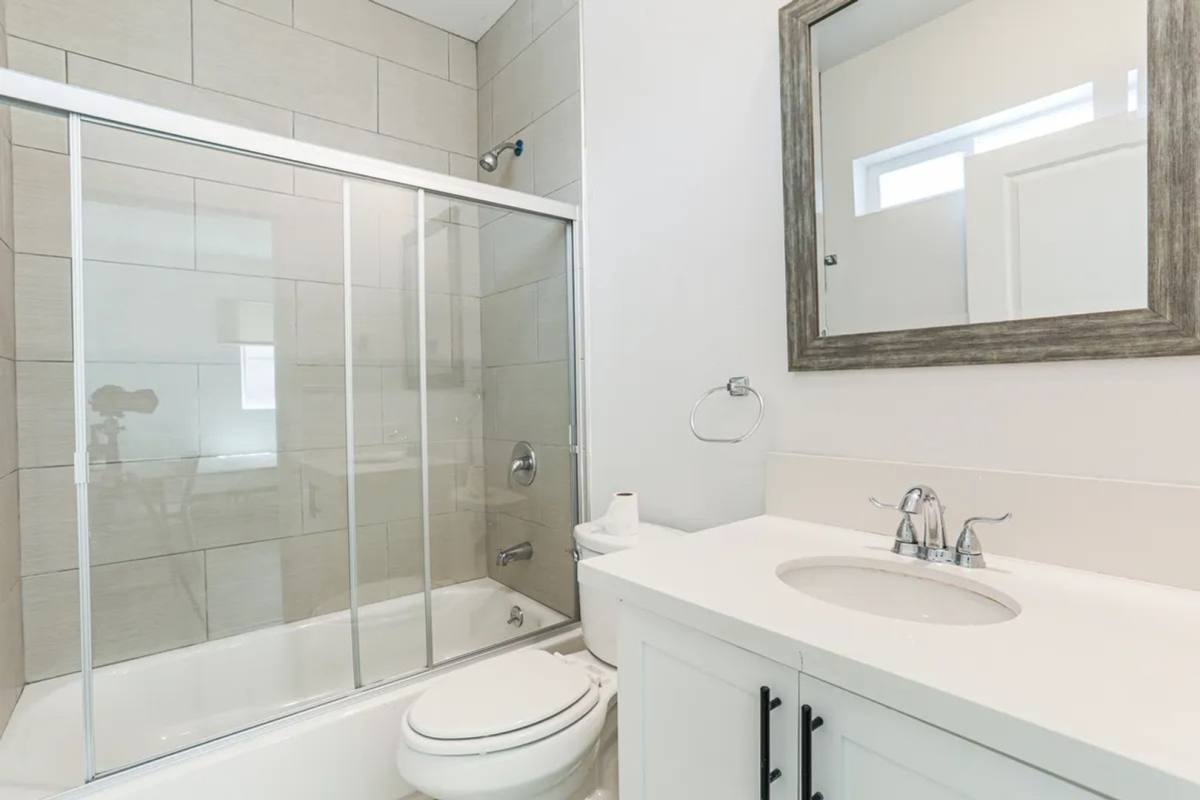 Apartment for rent at 1369 W 36th St, Los Angeles, CA 90007
