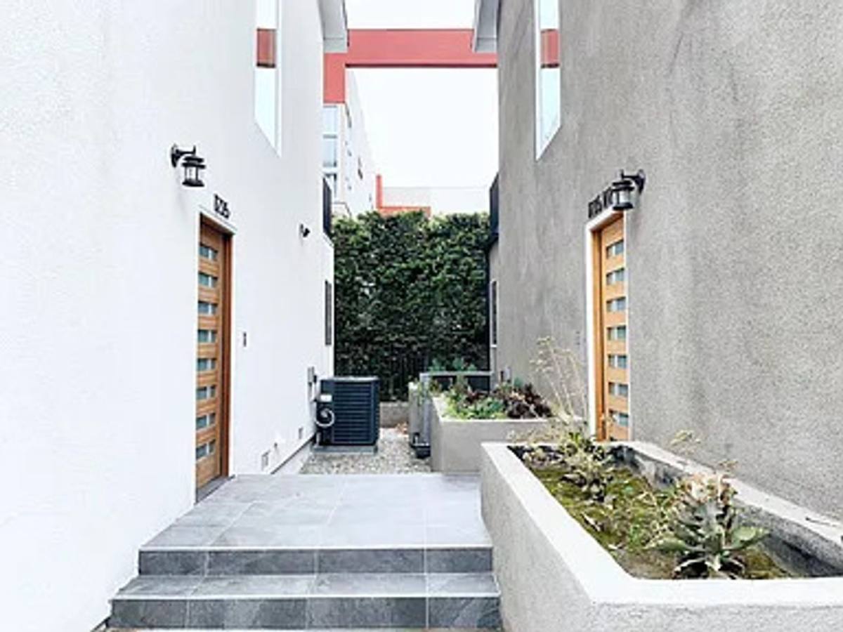 Apartment for rent at 1235 W 37th Place, Los Angeles, CA 90007