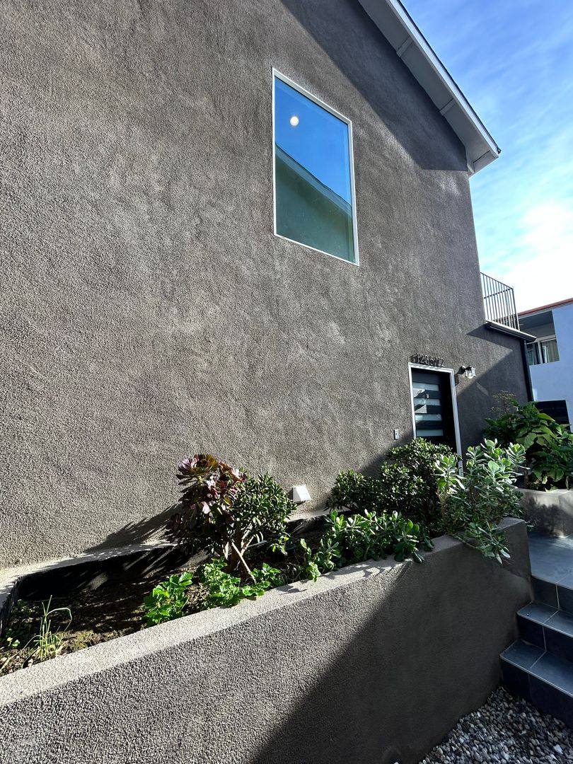 Apartment for rent at 1235 W 37th Place, Los Angeles, CA 90007