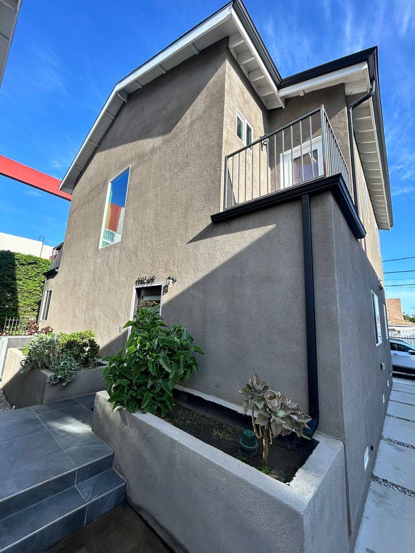 Apartment for rent at 1235 W 37th Place, Los Angeles, CA 90007