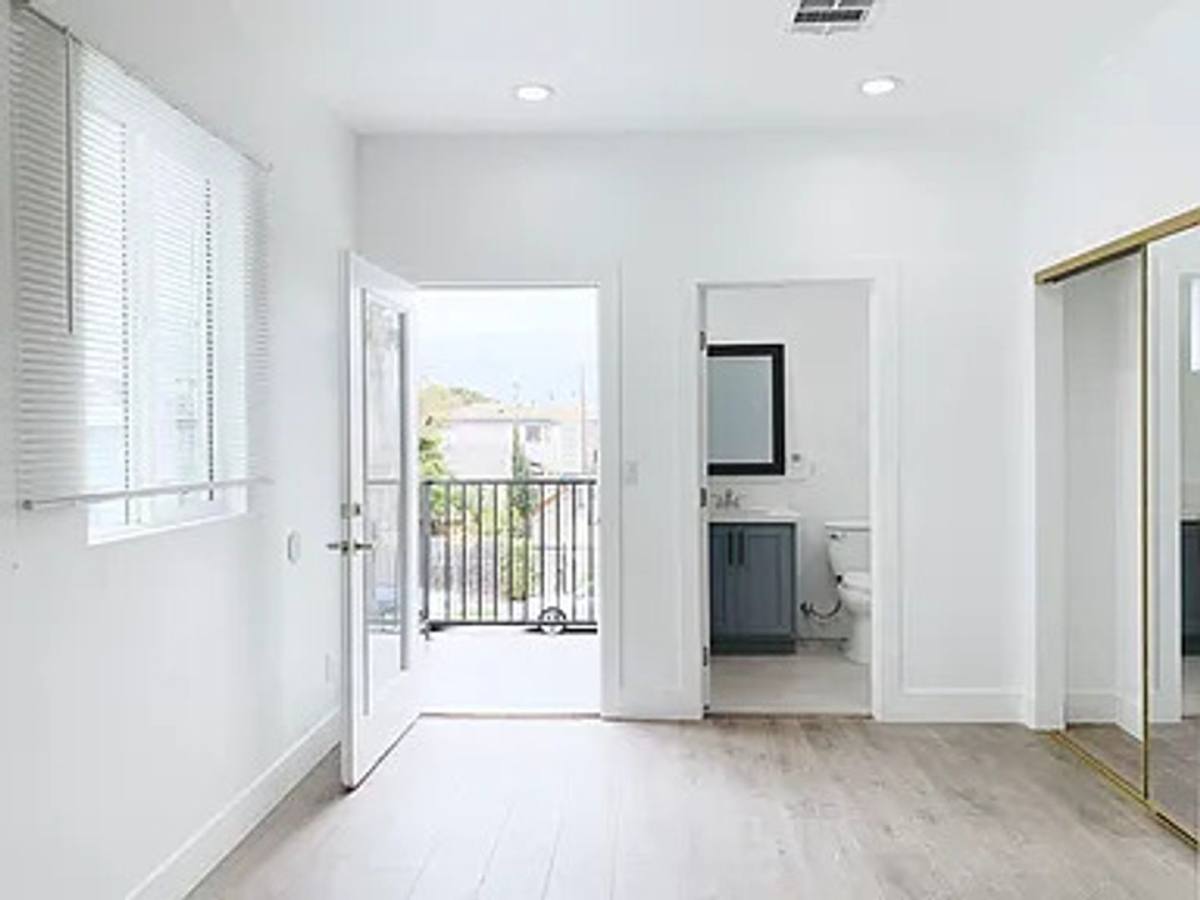 Apartment for rent at 1235 W 37th Place, Los Angeles, CA 90007