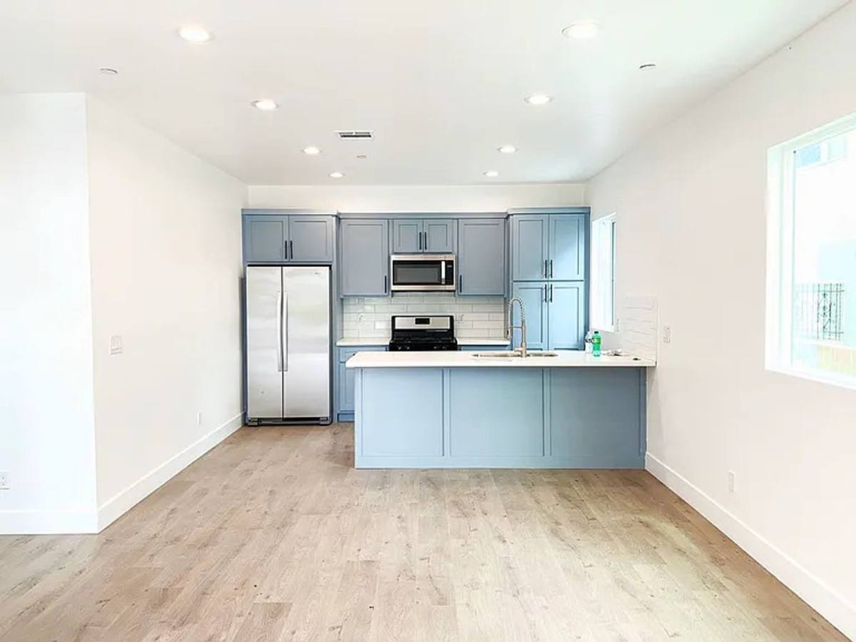 Apartment for rent at 1235 W 37th Place, Los Angeles, CA 90007