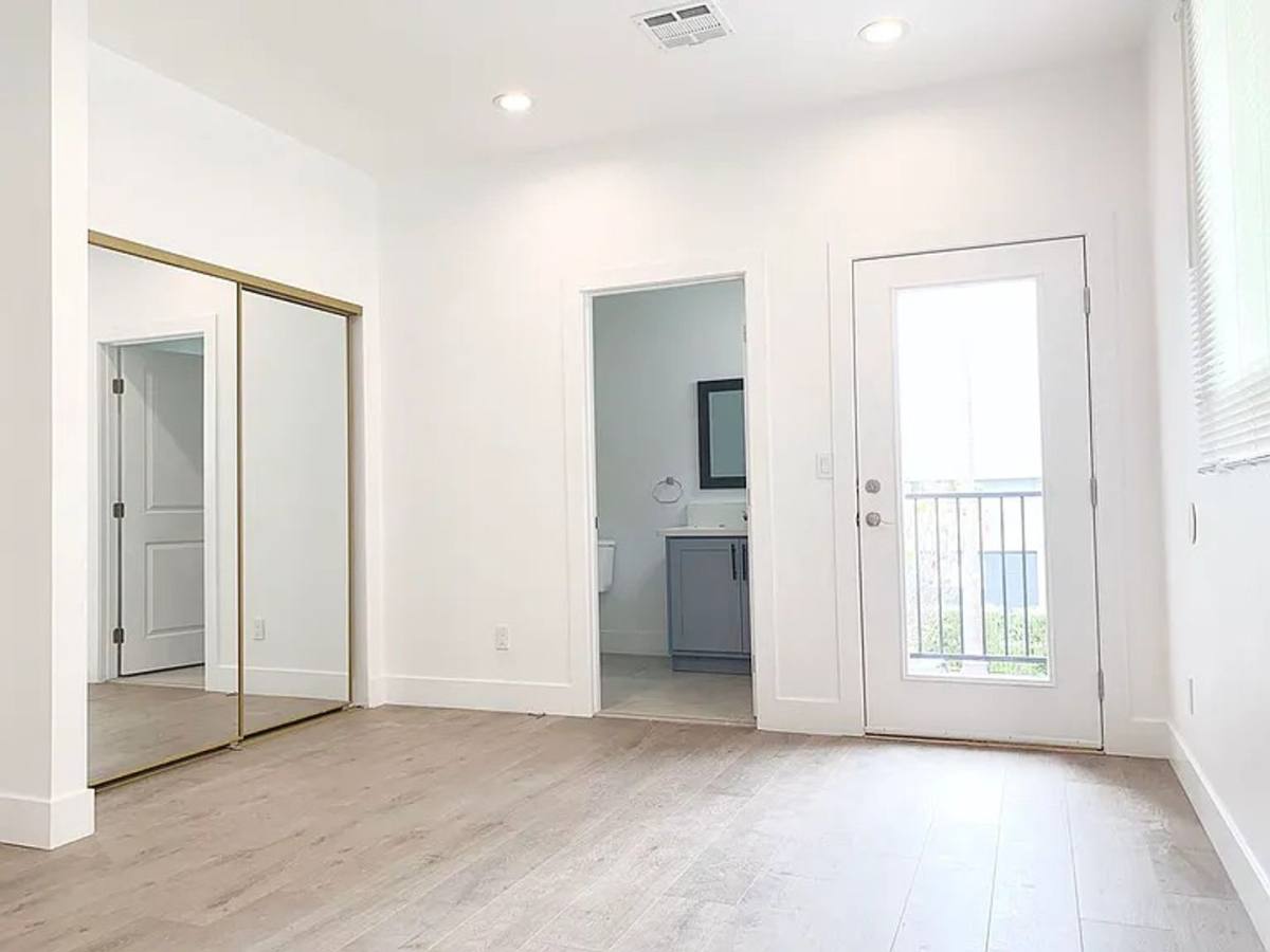 Apartment for rent at 1235 W 37th Place, Los Angeles, CA 90007