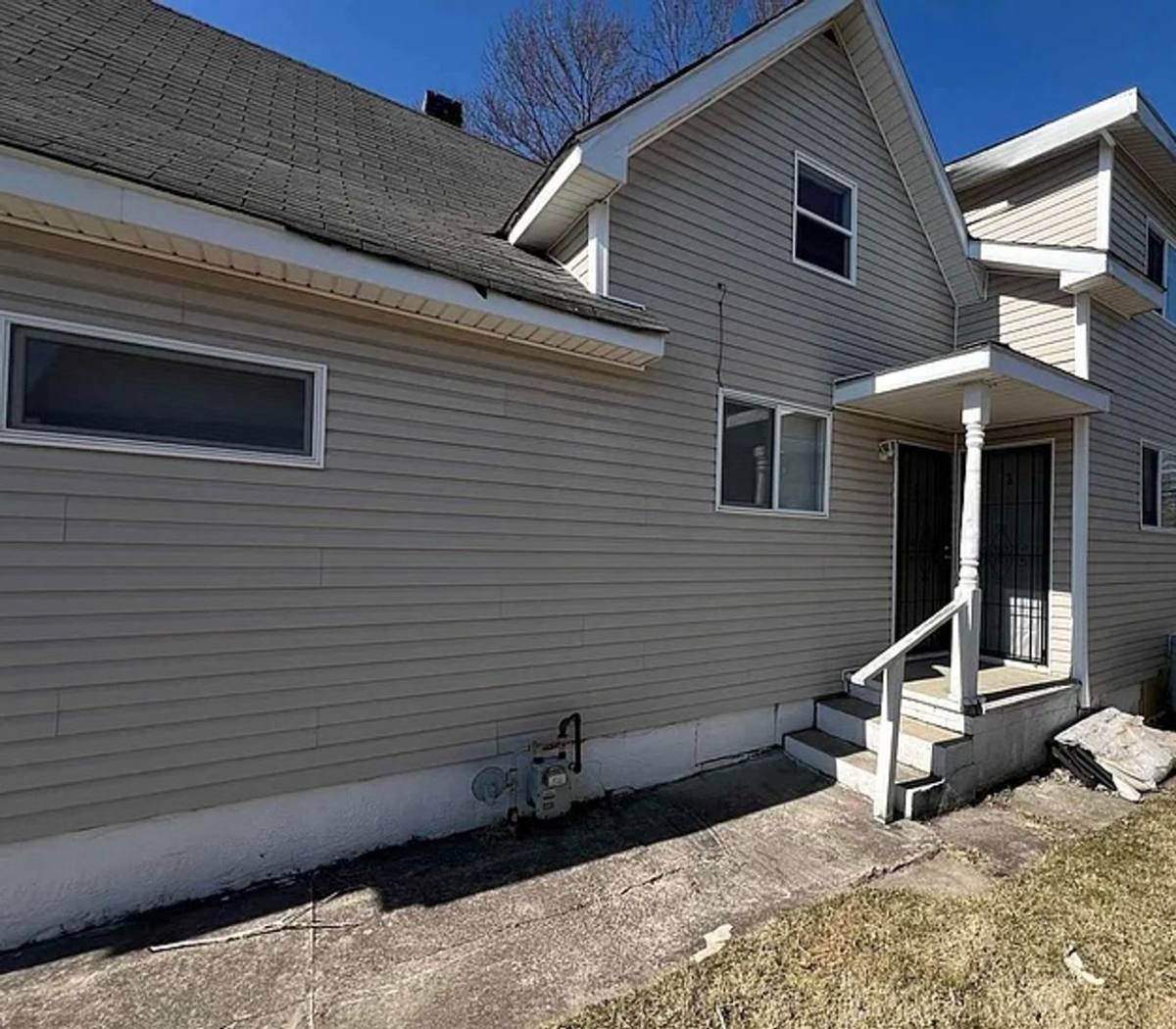 Apartment for rent at 1008 W 1st, Muncie, IN 47305