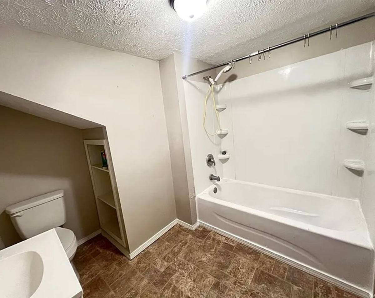 Apartment for rent at 1008 W 1st, Muncie, IN 47305