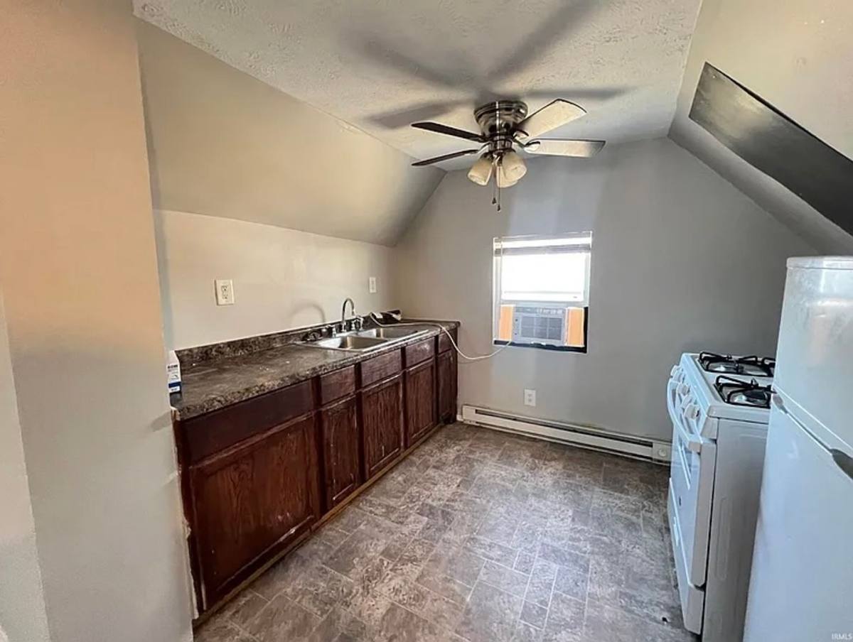 Apartment for rent at 1008 W 1st, Muncie, IN 47305