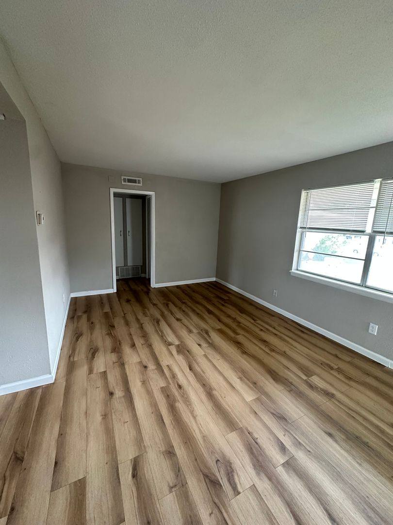 Apartment for rent at 306 13th Ave NE, Miami, OK 74354