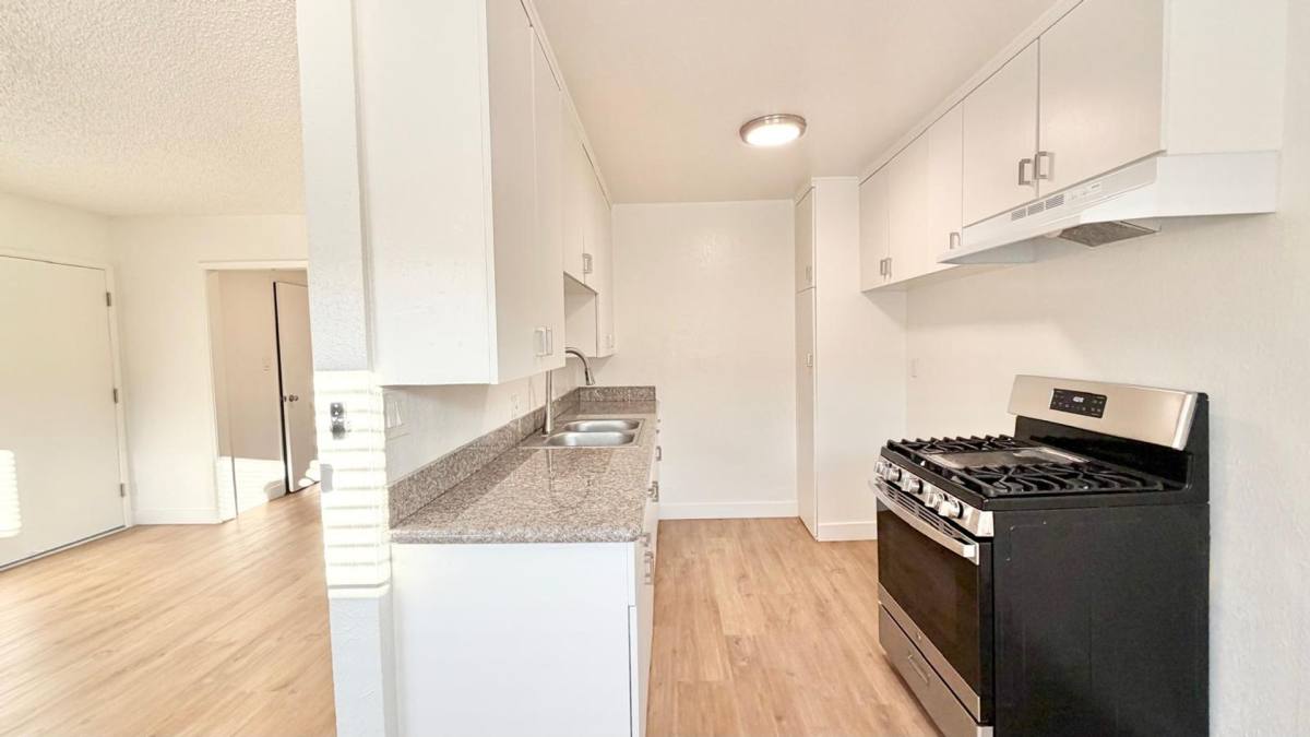 Apartment for rent at 637 W 79th, Los Angeles, CA 90044