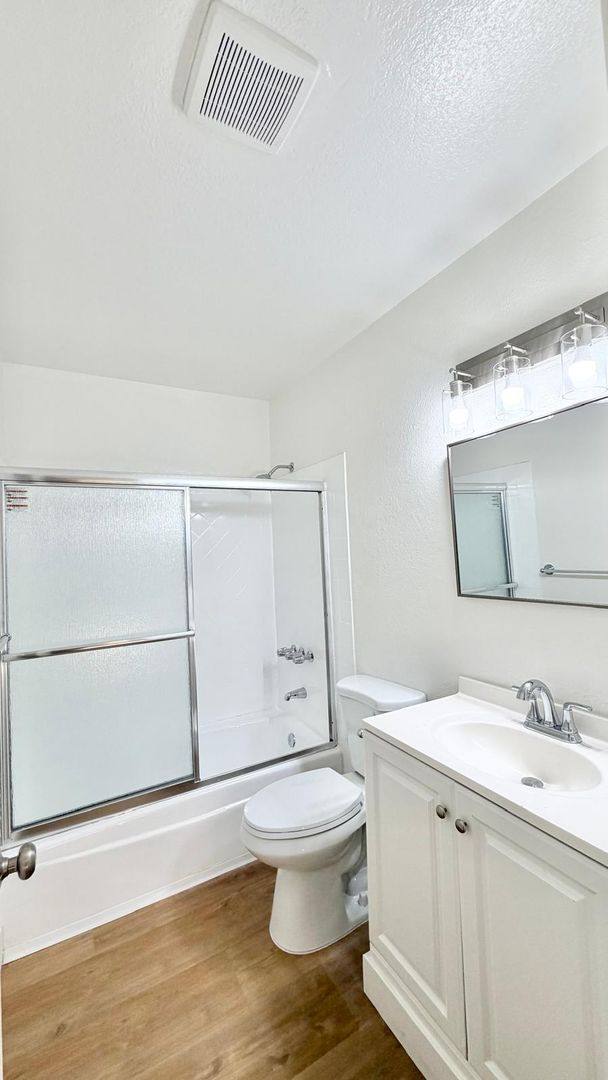 Apartment for rent at 637 W 79th, Los Angeles, CA 90044