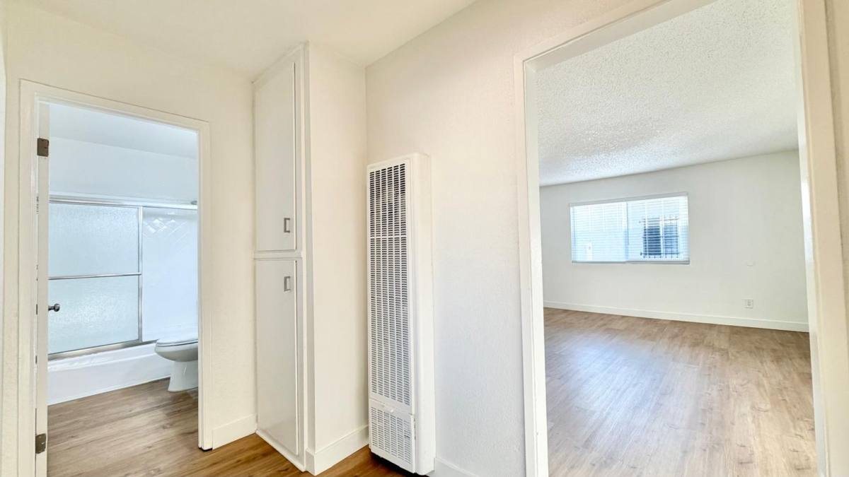 Apartment for rent at 637 W 79th, Los Angeles, CA 90044
