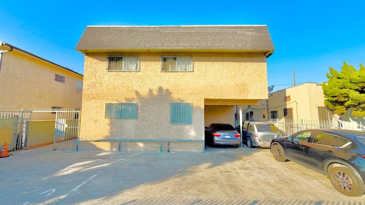 Apartment for rent at 637 W 79th, Los Angeles, CA 90044