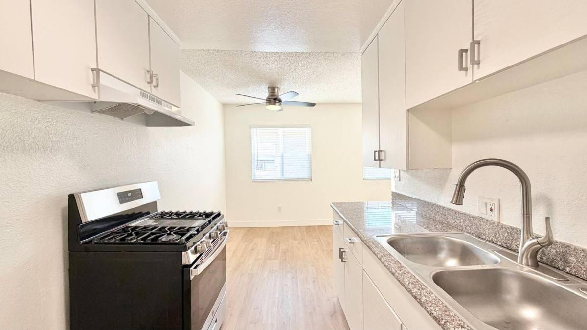 Apartment for rent at 637 W 79th, Los Angeles, CA 90044