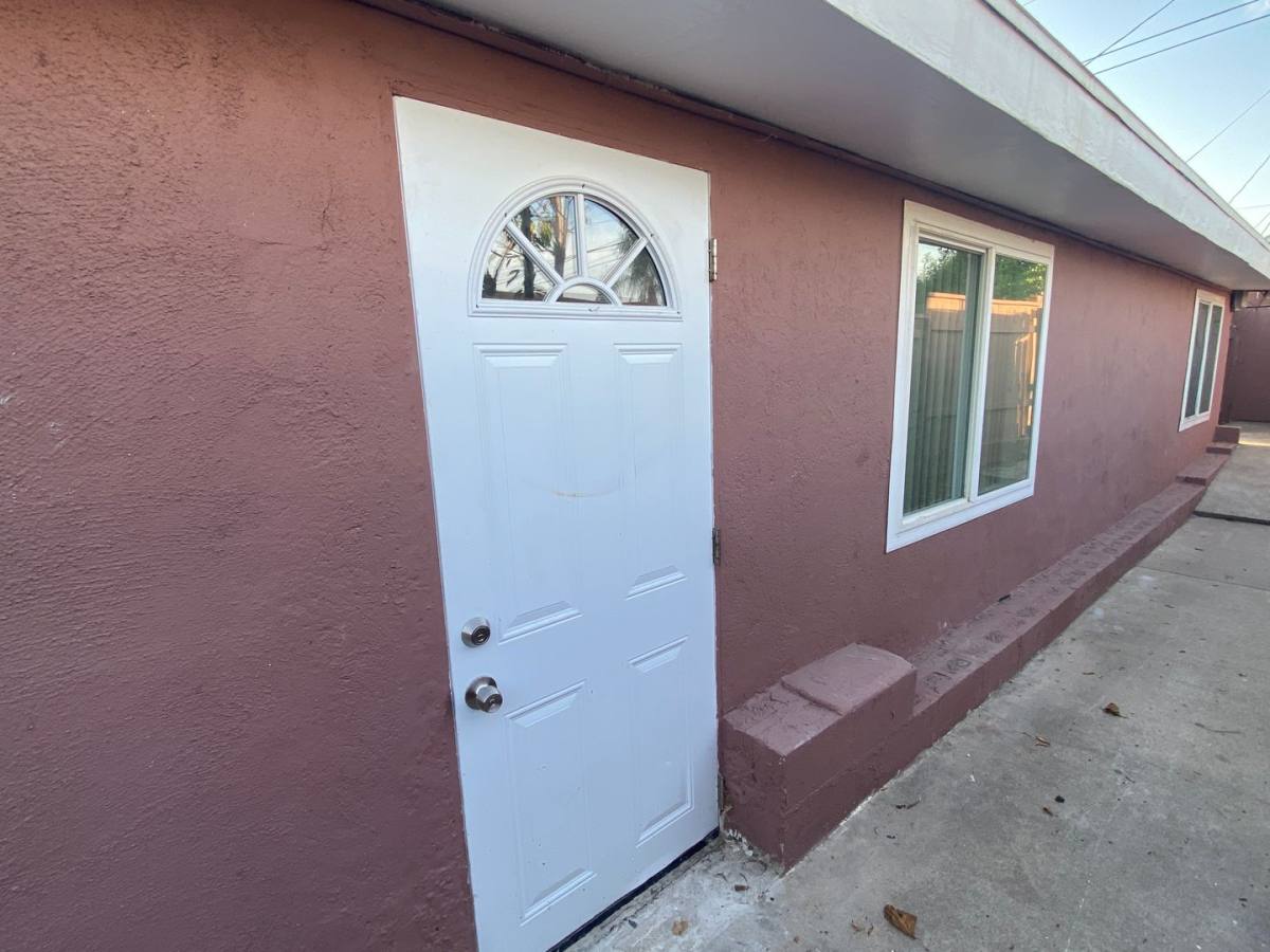 Townhouse for rent at 1382-1386 Ivory Court, El Cajon, CA 92019