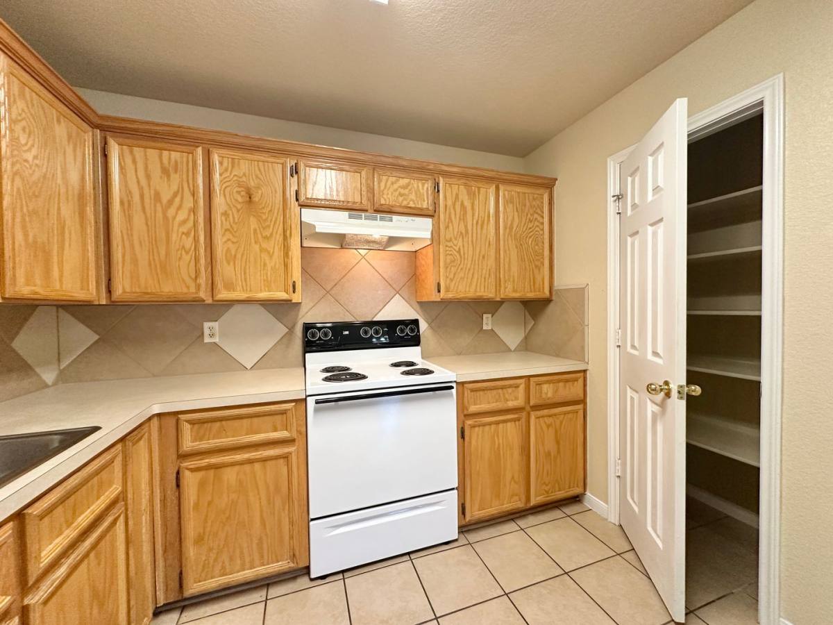 Townhouse for rent at 4300 Elms Run Circle, Killeen, TX 76542