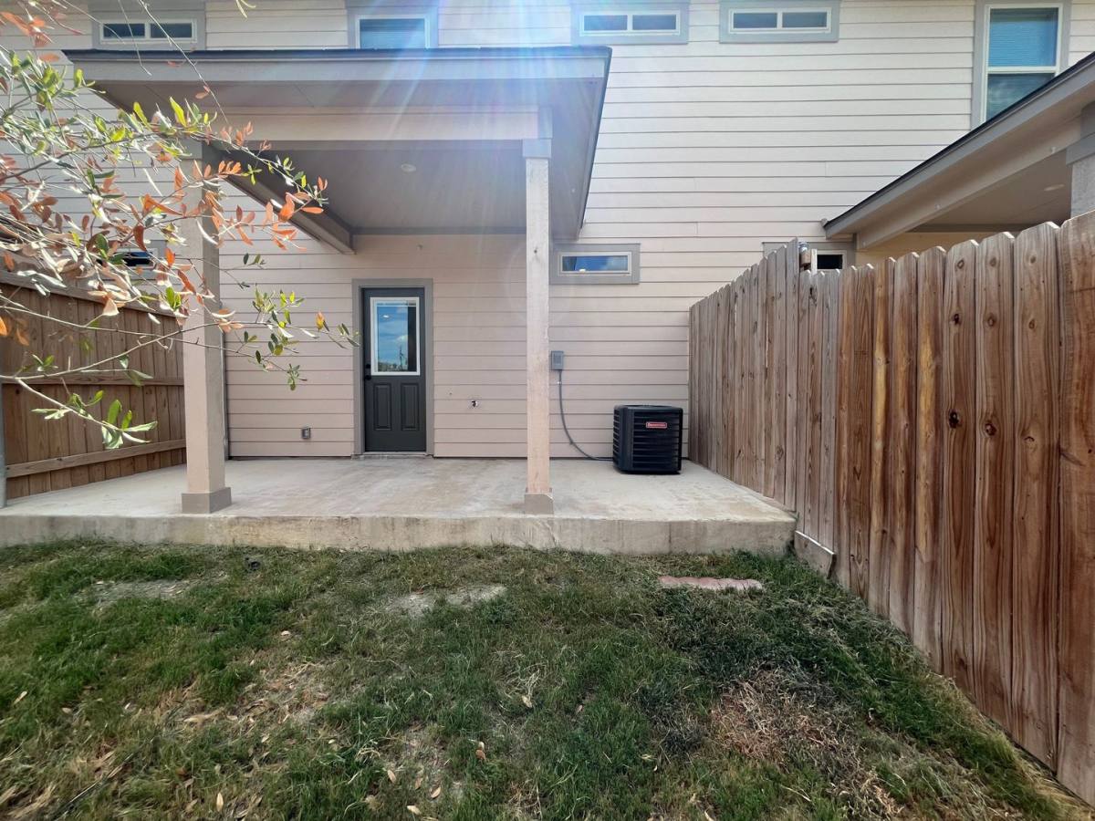 Townhouse for rent at 6427 Luglio Lane, San Antonio, TX 78233