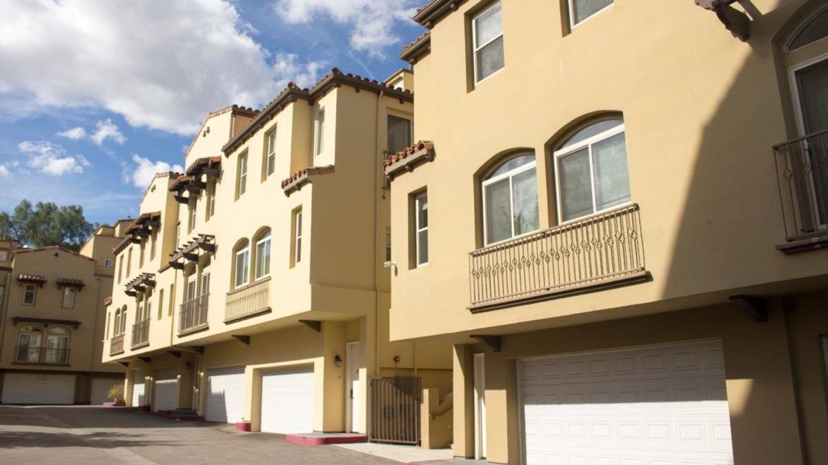 Townhouse for rent at 23130 Sherman Place, West Hills, CA 91307