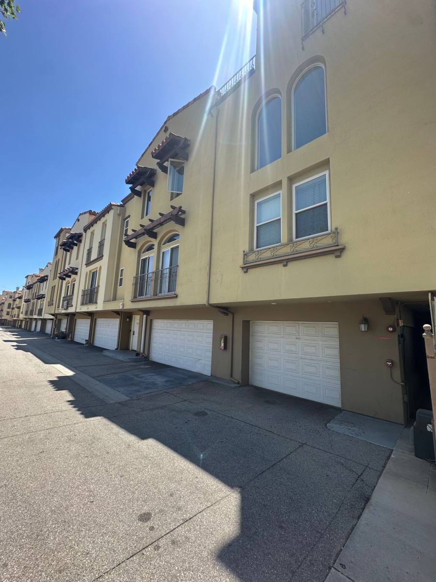 Townhouse for rent at 23130 Sherman Place, West Hills, CA 91307