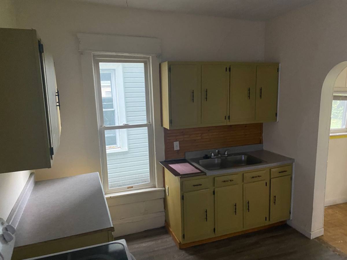 Apartment for rent at 63 Brown St NW, Barberton, OH 44203
