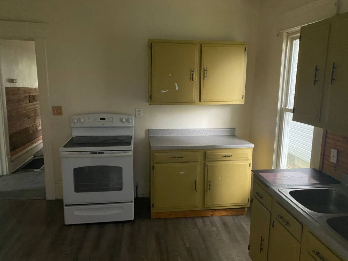 Apartment for rent at 63 Brown St NW, Barberton, OH 44203