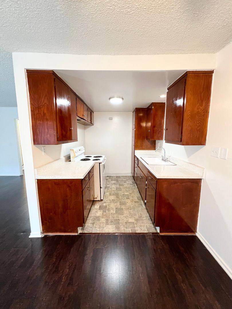Apartment for rent at 3344-3408 Redondo Beach Blvd, Torrance, CA 90504
