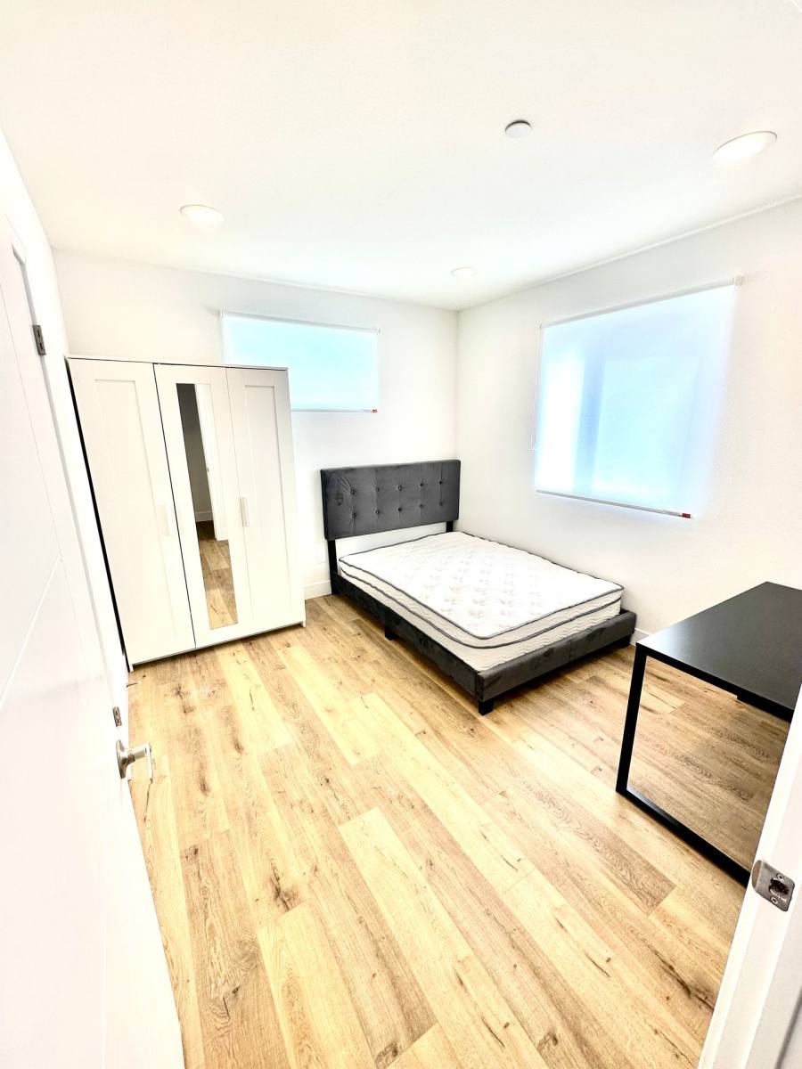 Apartment for rent at 1543 W 37th Place, Los Angeles, CA 90018