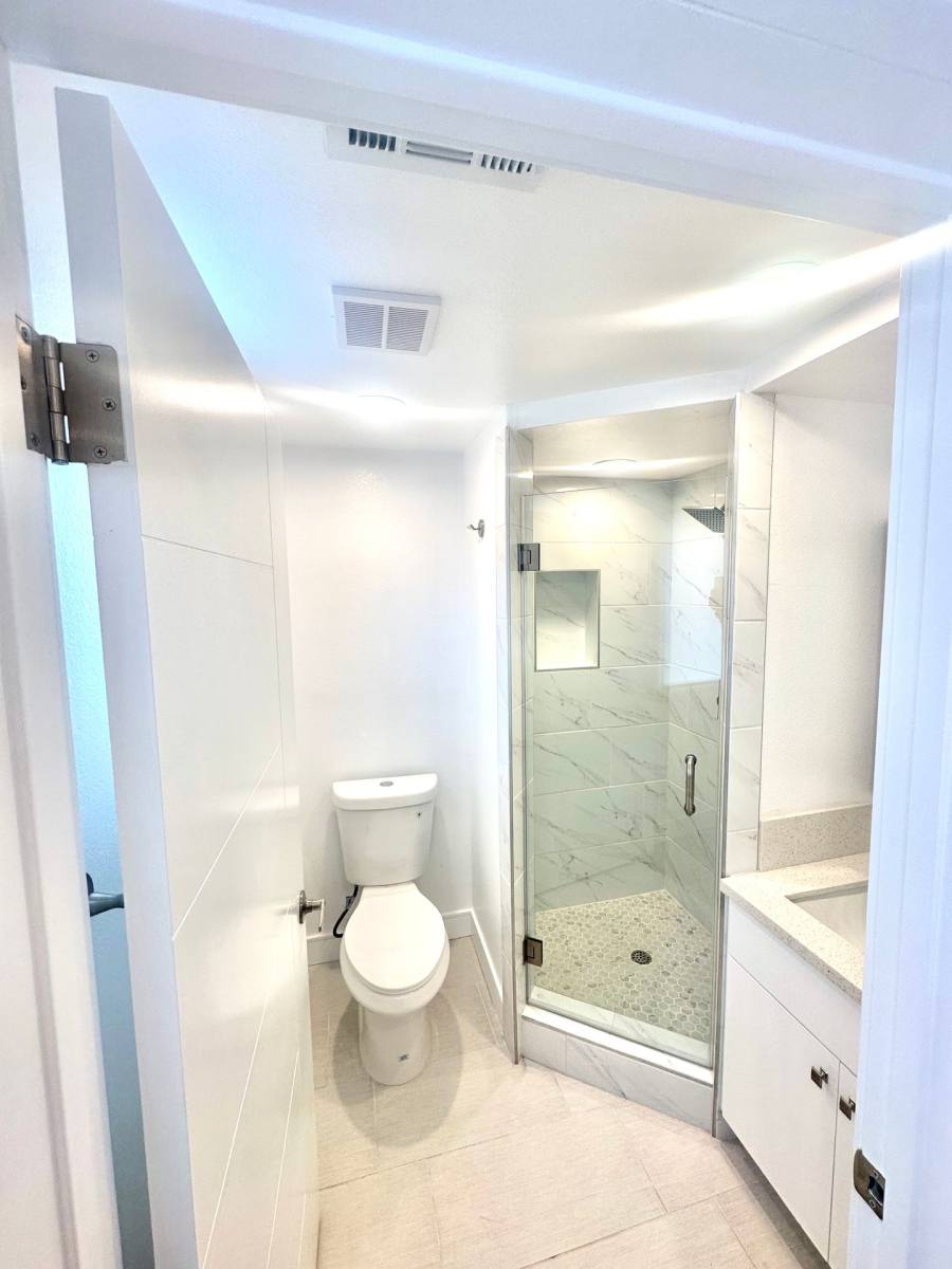 Apartment for rent at 1543 W 37th Place, Los Angeles, CA 90018