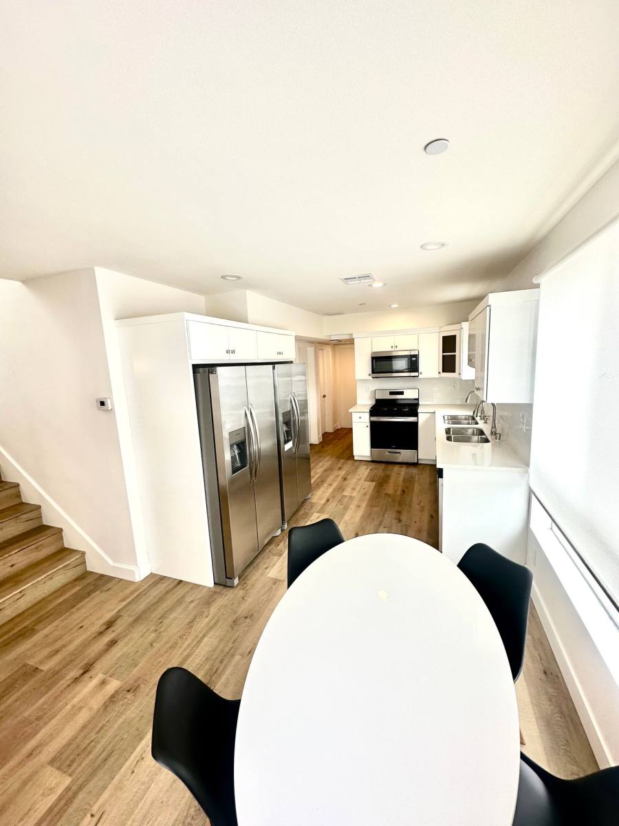 Apartment for rent at 1543 W 37th Place, Los Angeles, CA 90018