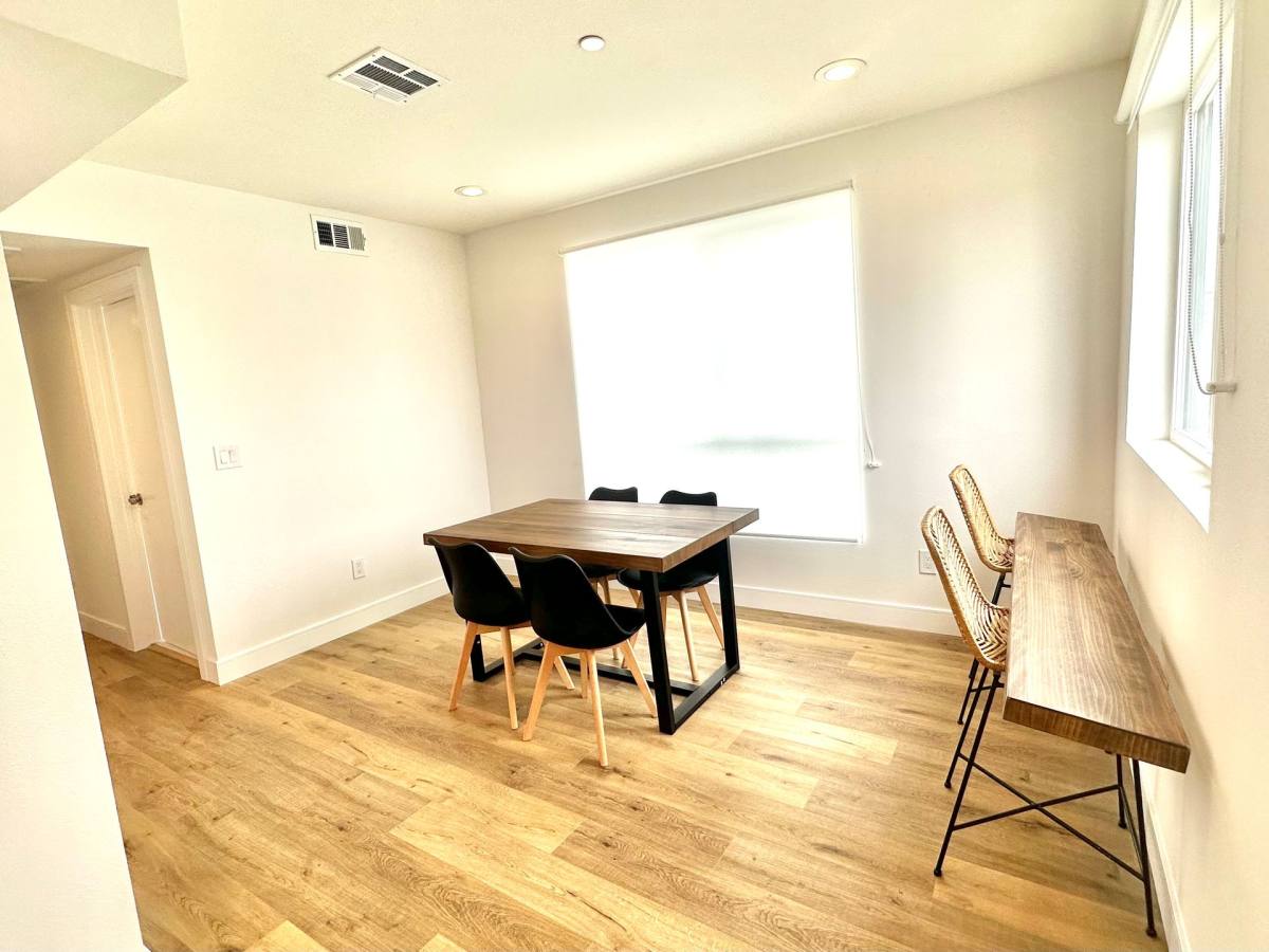 Apartment for rent at 1543 W 37th Place, Los Angeles, CA 90018