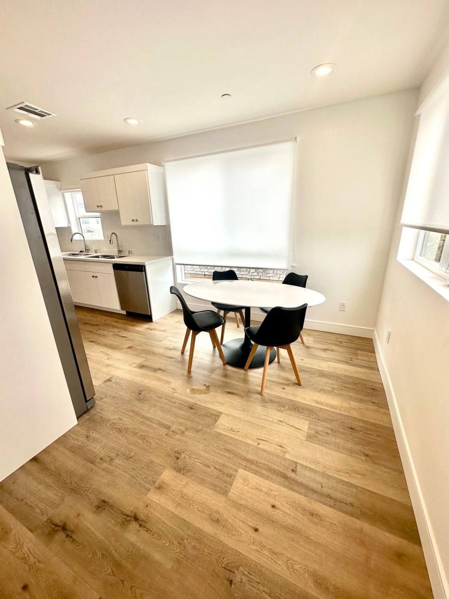 Apartment for rent at 1543 W 37th Place, Los Angeles, CA 90018