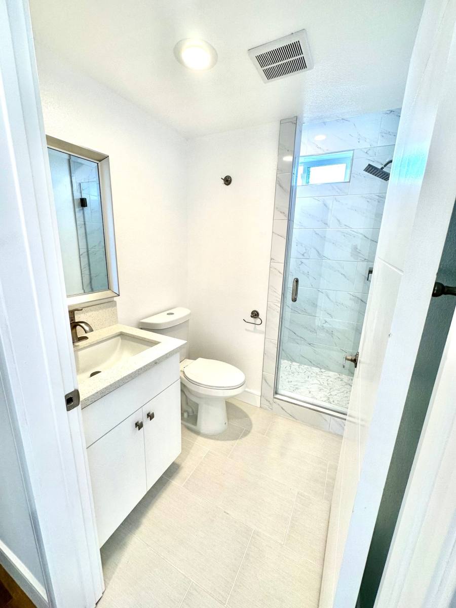 Apartment for rent at 1543 W 37th Place, Los Angeles, CA 90018