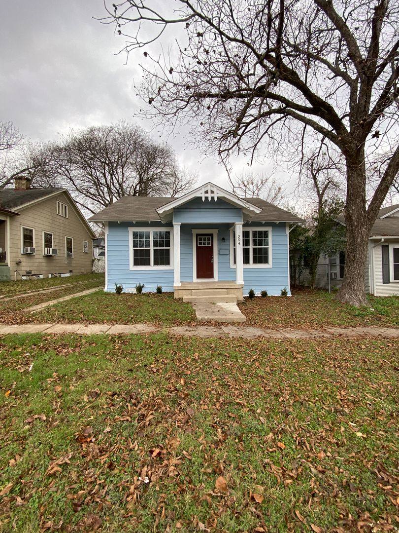 House for rent at 904 N Main St, Temple, TX 76501