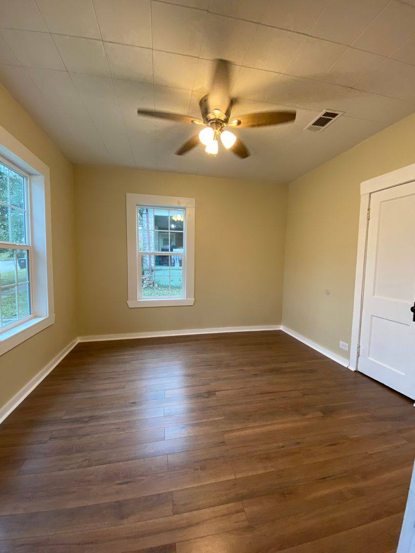House for rent at 904 N Main St, Temple, TX 76501