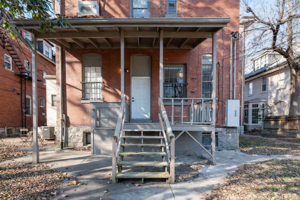 Apartment for rent at 1459 Saint James Court, Louisville, KY 40208