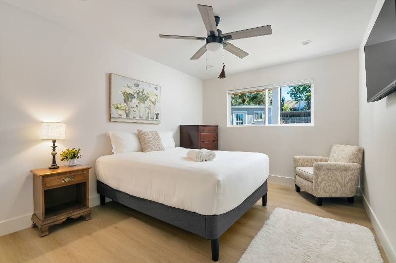 Townhouse for rent at 1123 Balour Dr, Encinitas, CA 92024