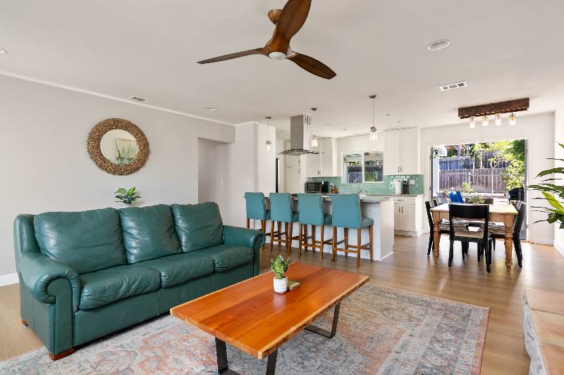 Townhouse for rent at 1123 Balour Dr, Encinitas, CA 92024