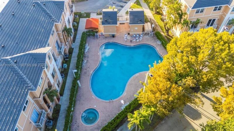 18520 NW 67 Ave, Hialeah, FL 33015 - Townhouse for Rent - Image 6