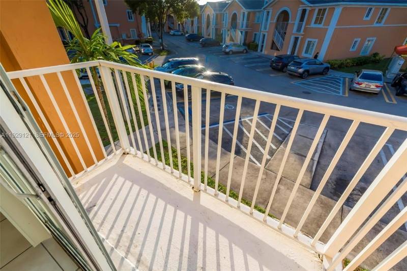 18520 NW 67 Ave, Hialeah, FL 33015 - Townhouse for Rent - Image 7
