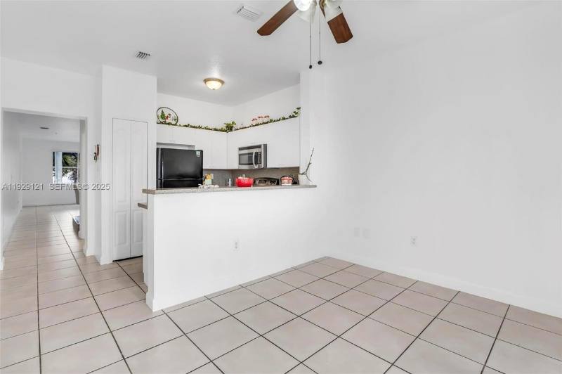18520 NW 67 Ave, Hialeah, FL 33015 - Townhouse for Rent - Image 8