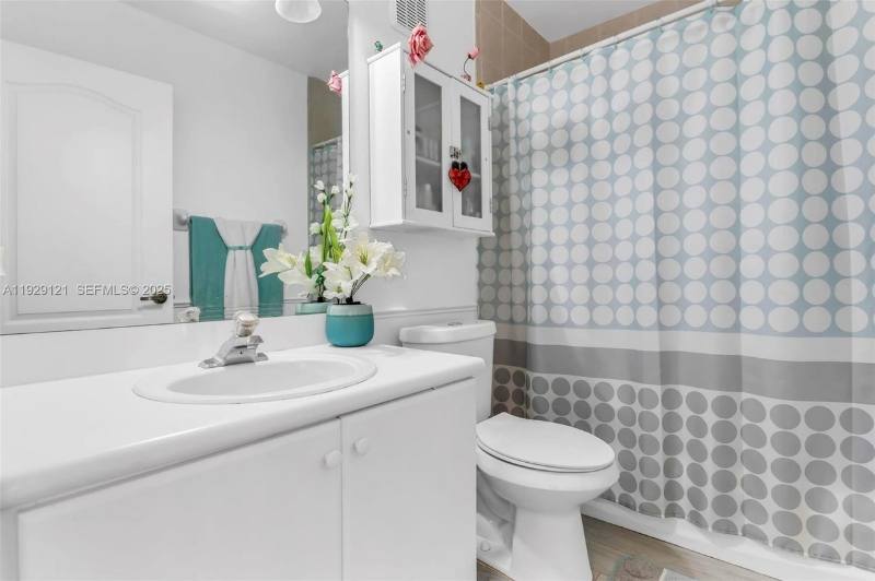 18520 NW 67 Ave, Hialeah, FL 33015 - Townhouse for Rent - Image 2