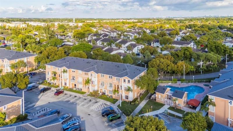 18520 NW 67 Ave, Hialeah, FL 33015 - Townhouse for Rent - Image 5