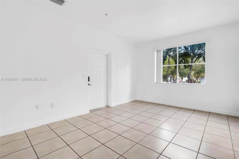 18520 NW 67 Ave, Hialeah, FL 33015 - Townhouse for Rent - Image 4