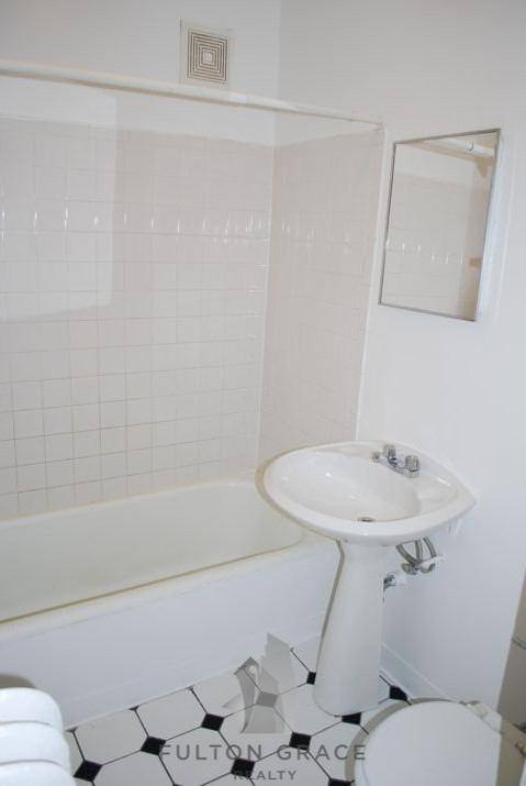 Apartment for rent at 1317 W Estes Ave #35, Chicago, IL 60626
