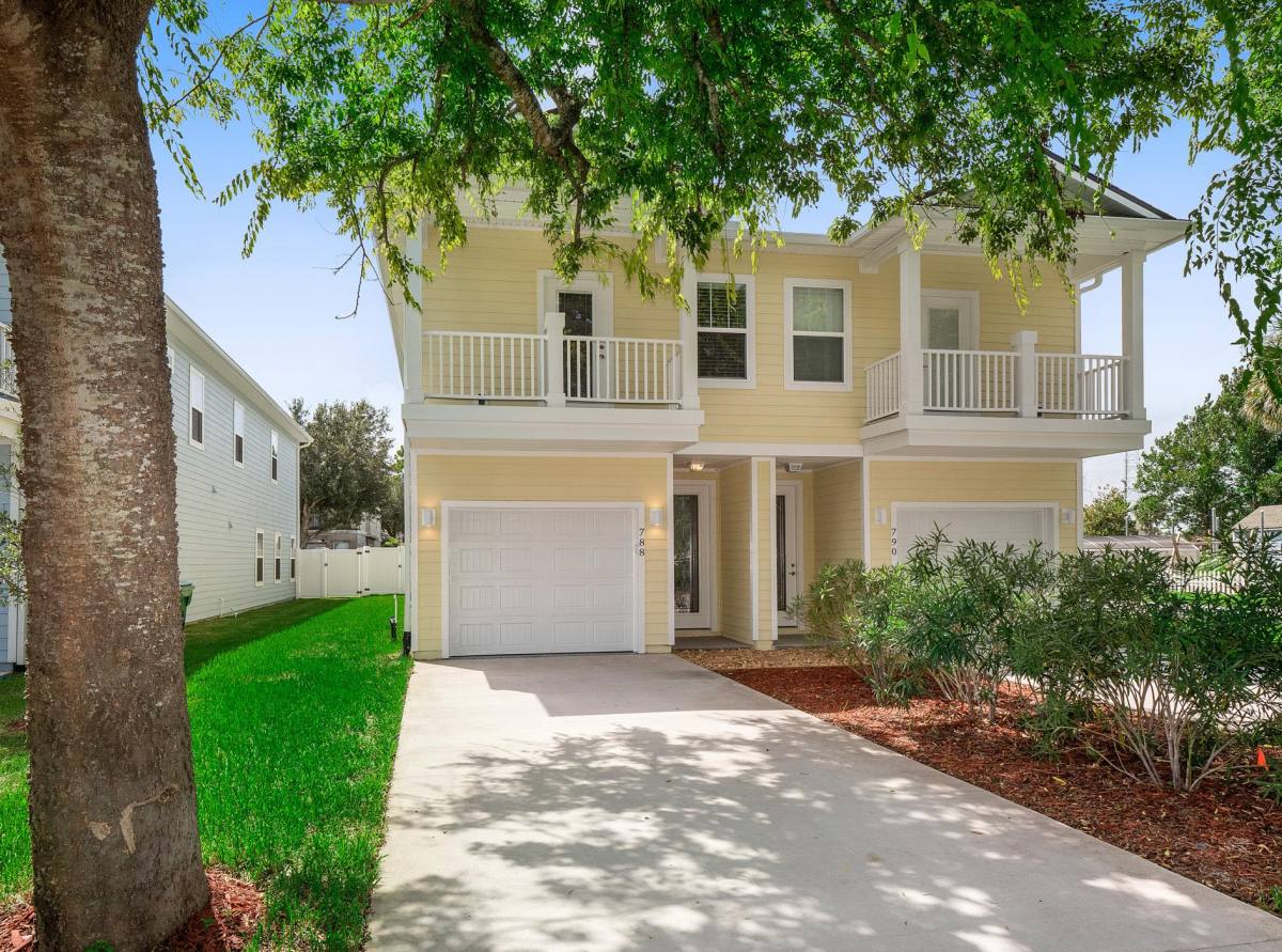 Townhouse for rent at 786 6th Ave S, Jacksonville Beach, FL 32250