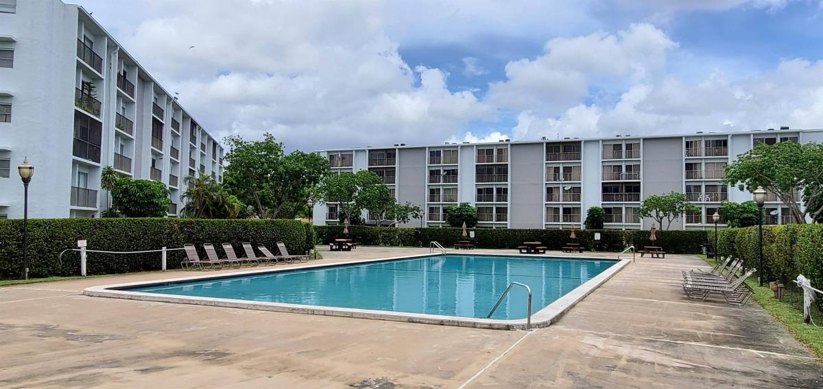 Townhouse for rent at 8540 Sherman Circle N #1, Hollywood, FL 33025
