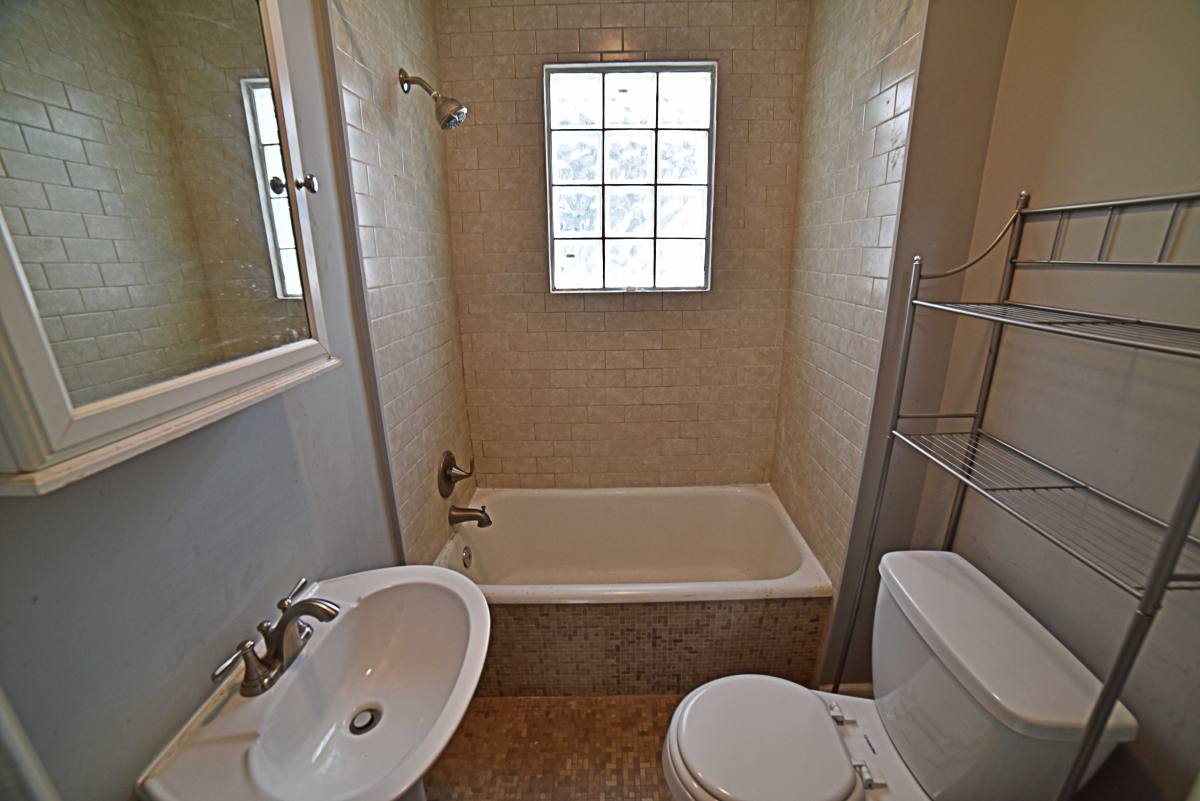Townhouse for rent at 3916 Campbell St, Kansas City, MO 64110
