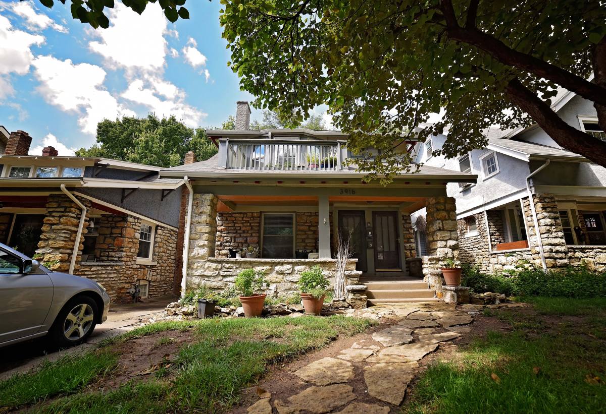 Townhouse for rent at 3916 Campbell St, Kansas City, MO 64110