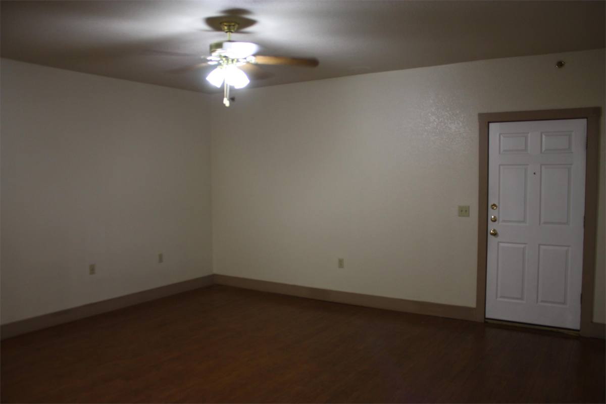 Apartment for rent at Retama Vista, 425 Schatzell St, Corpus Christi, TX 78401