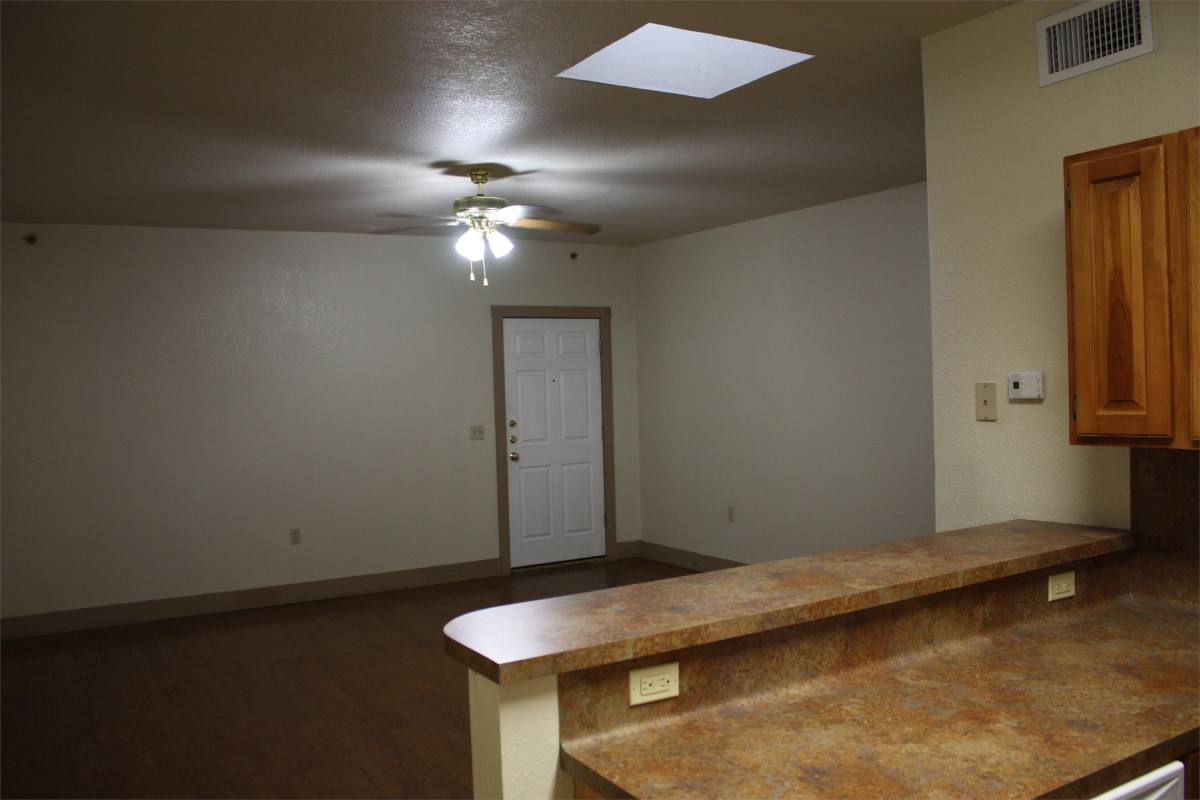 Apartment for rent at Retama Vista, 425 Schatzell St, Corpus Christi, TX 78401